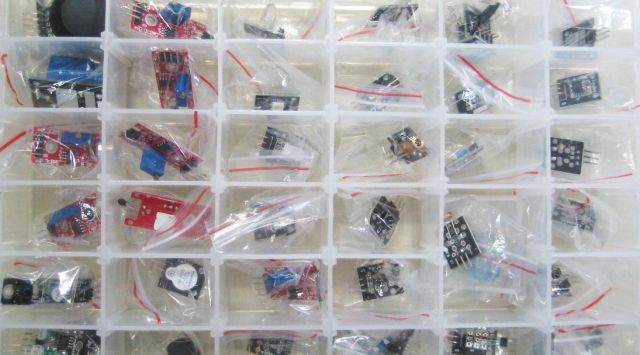 Набор датчиков для Arduino в пластиковой коробке